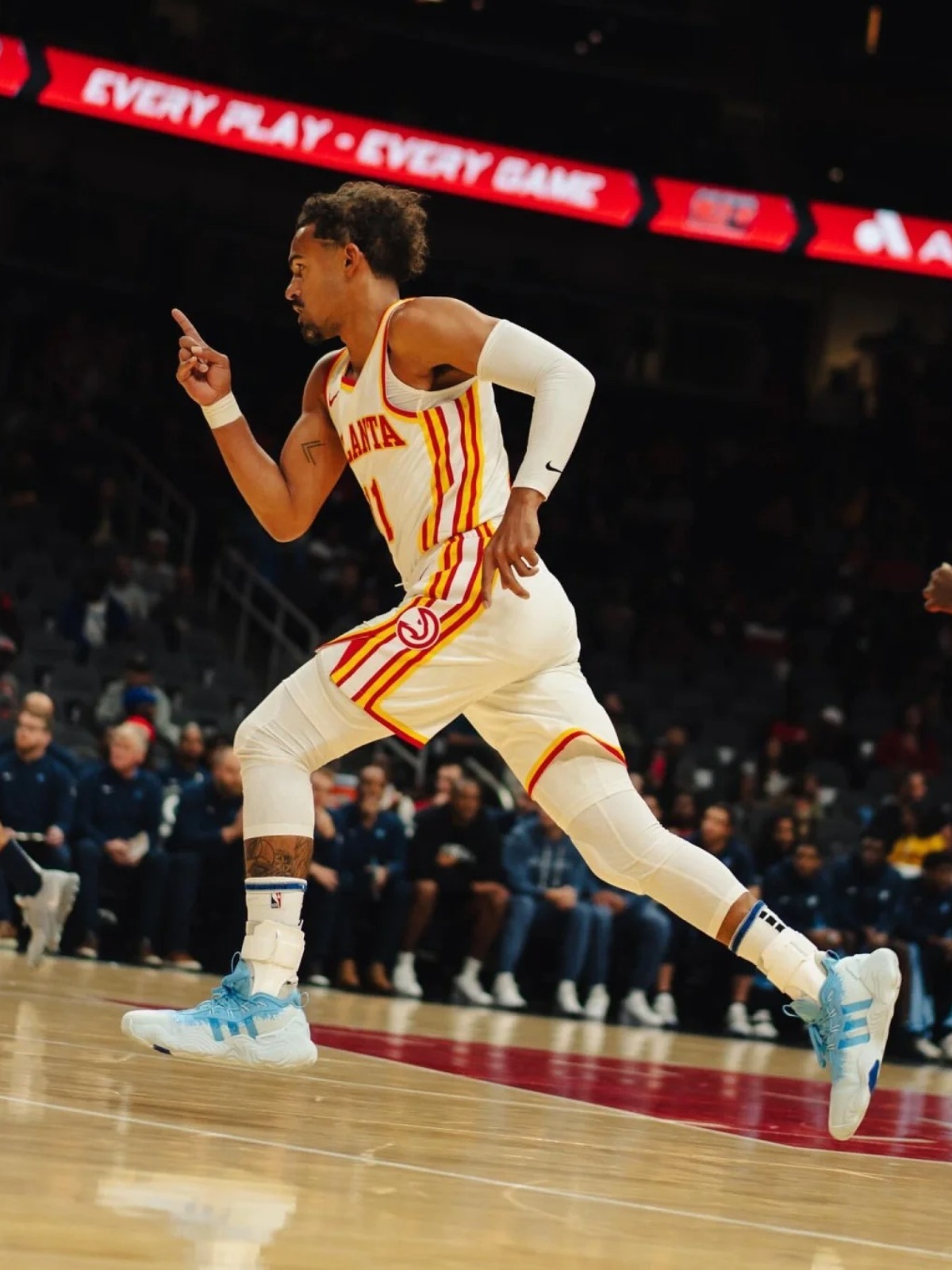 里程碑夜！圣安东尼奥马刺状态回暖；NBA季后赛冲刺阶段刷纪录；质疑声仍在；临场指挥获称赞的简单介绍