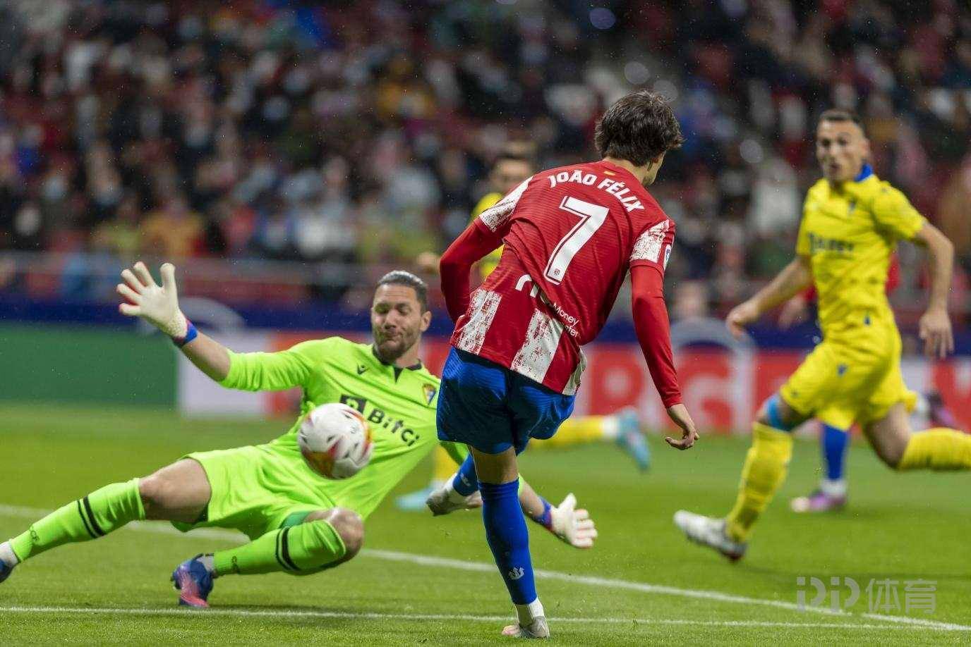 今晨欧冠焦点战；皇家马德里再遭质疑；更衣室稳定；医务组通报恢复的简单介绍